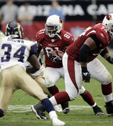 Los Angeles Rams vs. Arizona Cardinals . NFL match poster. Two american  football players silhouette facing each other on the field. Clubs logo in  back Stock Photo - Alamy