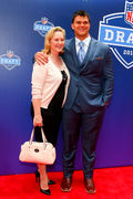 Mike Evans on the Red Carpet accompanied by Heather Kilgore at the Photo  d'actualité - Getty Images