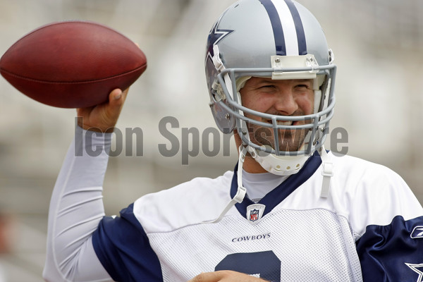 20 May 2009 - Bradie James (56) of the Dallas Cowboys during the Cowboys  OTA practice at Standridge Stadium in Carrollton, Texas. (Icon Sportswire  via AP Images Stock Photo - Alamy