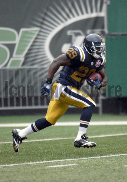 27 September 2009: Tennessee Titans #25 running back LenDale White  antagonizes the crowd. The New York Jets defeated the Tennessee Titans  24-17 at Giants Stadium in Rutherford, New Jersey. In honor of