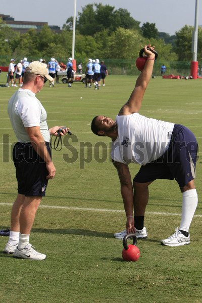 Tennessee Titans wide receiver Nate Washington is shown during NFL football  training camp on Tuesday, Aug. 3, 2010, in Nashville, Tenn. (AP Photo/Mark  Humphrey Stock Photo - Alamy