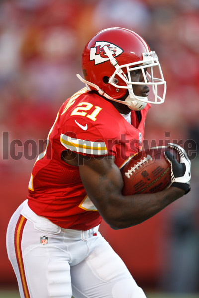 Kansas City Chiefs guard Rodney Hudson (61) in warm-ups prior to