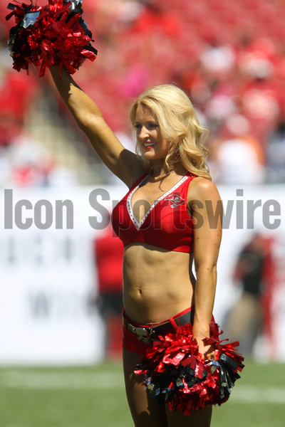 Download Tampa Bay Buccaneers Cheerleader Wallpaper