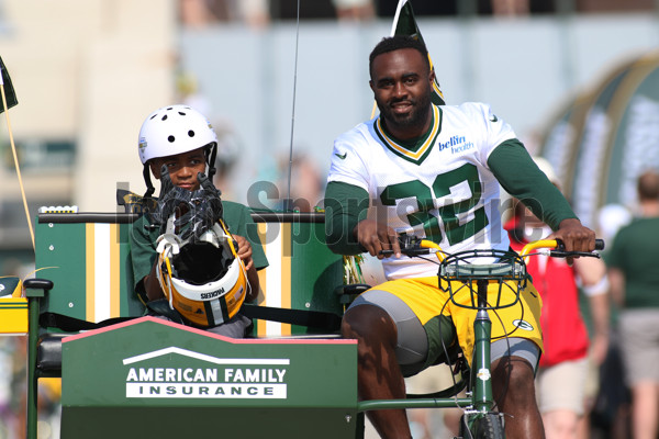 Green Bay Packers' Za'Darius Smith (55) and Kingsley Keke ride