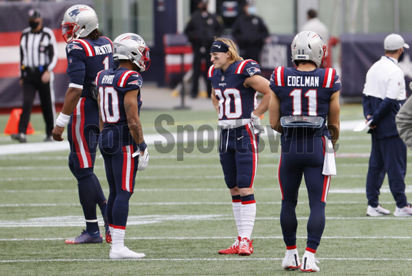 New England Patriots wide receiver Gunner Olszewski (80) warms up