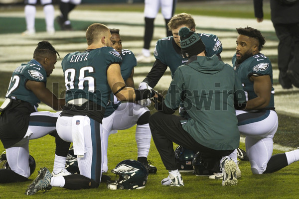 Zach Ertz Signed Philadelphia Eagles Unframed 8x10 NFL Photo-Walking Out in Snow