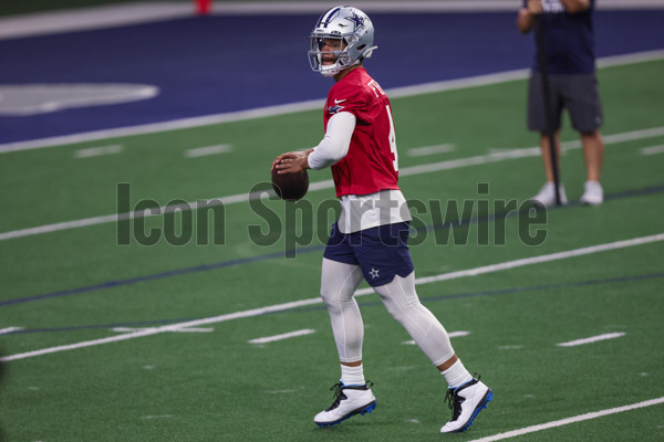 FRISCO, TX - JUNE 02: Dallas Cowboys wide receiver Simi Fehoko (81) makes a  catch during the