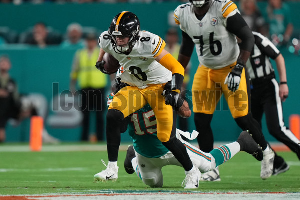 Miami Dolphins linebacker Jaelan Phillips (15) grabs Pittsburgh Steelers  quarterback Kenny Pickett (8) during the first