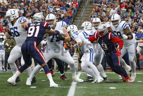 FOXBOROUGH, MA - AUGUST 10: New England Patriots tight end Hunter Henry (85)  makes a catch in