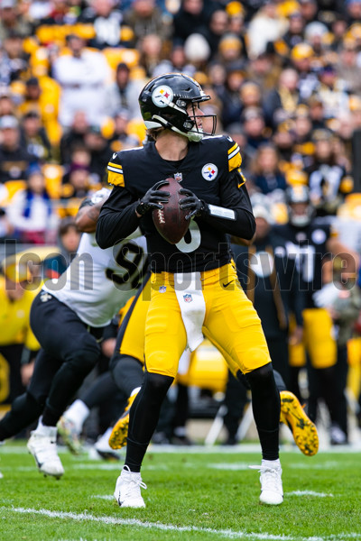 Pittsburgh Steelers long snapper Christian Kuntz (46) warms up