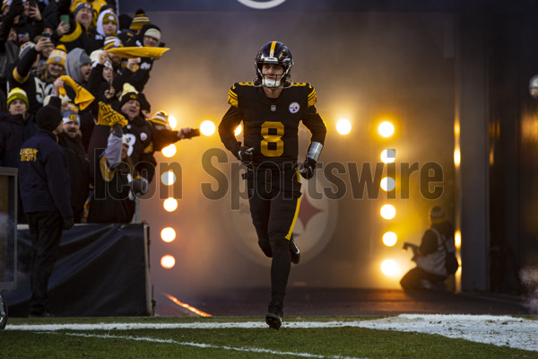 PITTSBURGH, PA - NOVEMBER 20: Pittsburgh Steelers quarterback