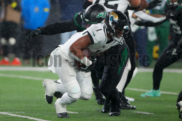 EAST RUTHERFORD, NJ - DECEMBER 22: Jacksonville Jaguars running