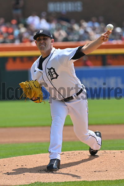 DETROIT, MI - JUNE 10: Detroit Tigers Center field Riley Greene (31) signs  autographs before the game between Arizona Diamondbacks and Detroit Tigers  on June 10, 2023 at Comerica Park in Detroit