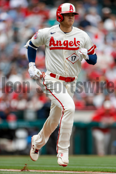 ANAHEIM, CA - JUNE 11: Seattle Mariners shortstop J.P. Crawford (3) looks  on during a regular season game between the Los Angeles Angels and Seattle  Mariners on June 11, 2023 at Angel
