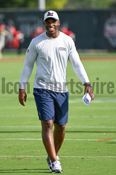 Houston Texans training camp 2023: Denzel Perryman's beanie and