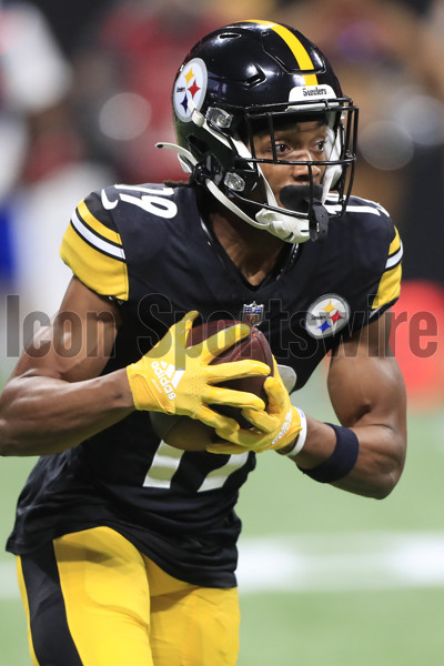 Pittsburgh Steelers wide receiver Calvin Austin III (19) runs the