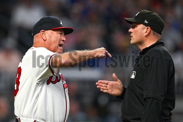 Brian Snitker gets ejected, 09/27/2023