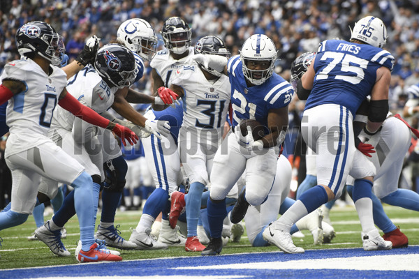 Indianapolis Colts quarterback Anthony Richardson throws at NFL team's  football training camp in Westfield, Ind., Saturday, July 29, 2023. (AP  Photo/Michael Conroy Stock Photo - Alamy