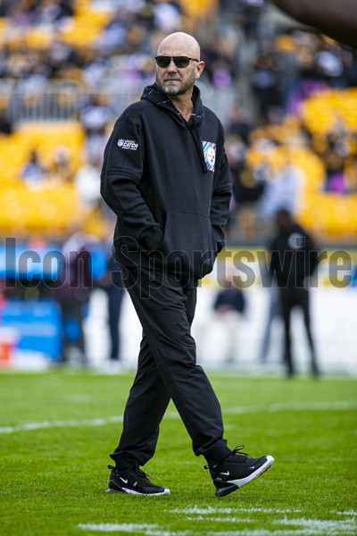 Pittsburgh Steelers vs. Baltimore Ravens. Fans support on NFL Game.  Silhouette of supporters, big screen with two rivals in background Stock  Photo - Alamy